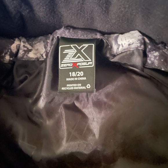 New 18/20 boys winter coat - Picture 2 of 3